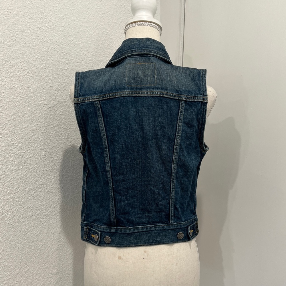 Levi’s Cropped Jean Denim Vest - Picture 3 of 9